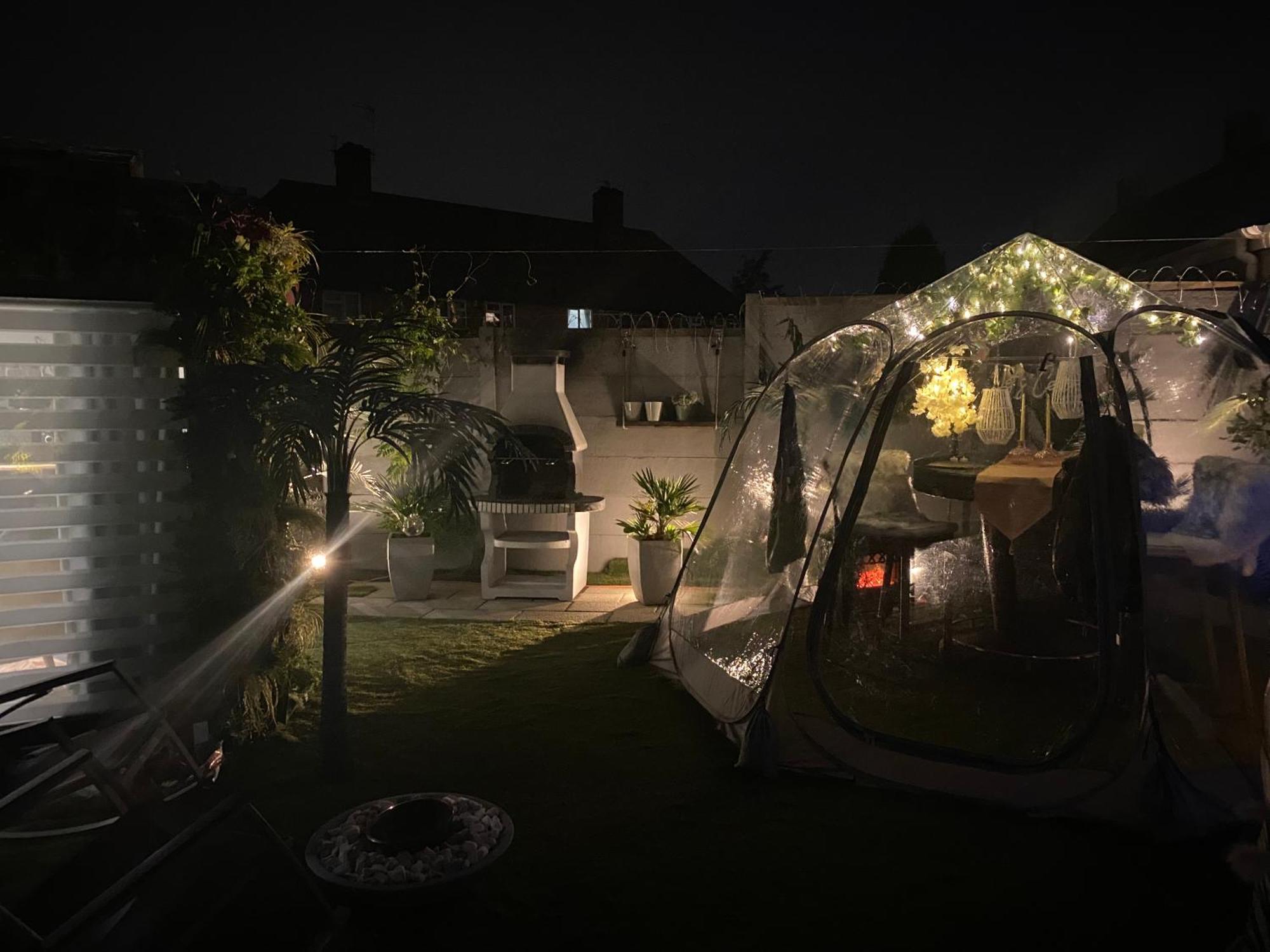 Mini Love Island Style Guest House Includes Personal Hot 24 Hour Swimming Pool, Outdoor Bathtub, Heated Dining Dome And Fire Pit, All This Is Secretly Located In The Busy Suburbs Of Nottingham Esterno foto