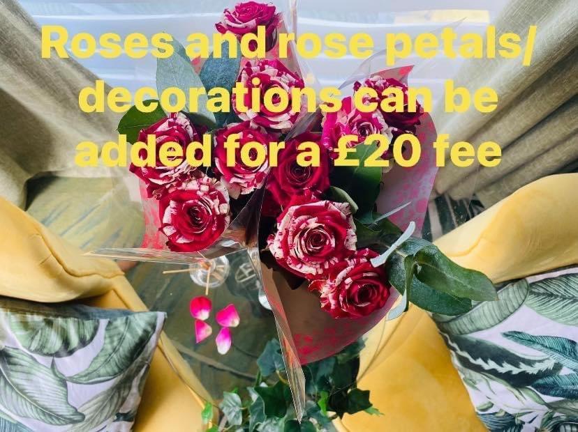 Mini Love Island Style Guest House Includes Personal Hot 24 Hour Swimming Pool, Outdoor Bathtub, Heated Dining Dome And Fire Pit, All This Is Secretly Located In The Busy Suburbs Of Nottingham Esterno foto